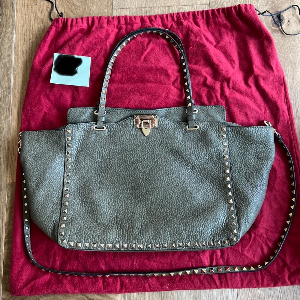 Valentino gorgeous green handbag.